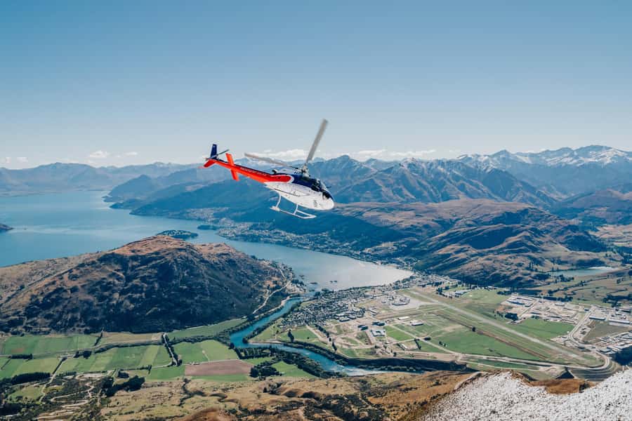 Queenstown: Pilot's Choice Helicopter Tour & Alpine Landing - From Queenstown streets to the alpine air