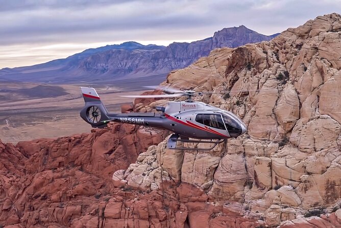 Red Rock Canyon Helicopter Tour with Landing and Champagne Toast - The return flight over Las Vegas icons