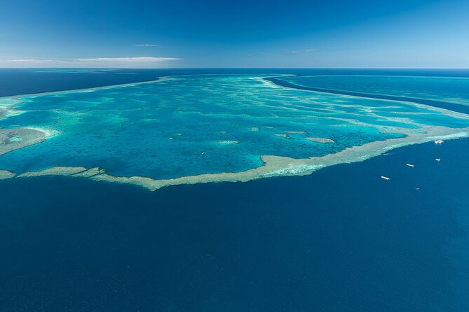 Reef & Whitehaven Spectacular - 60 Minute Helicopter Tour - The final pass over the Molle Islands