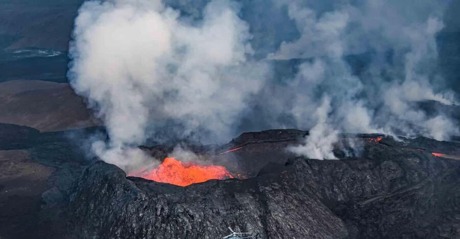 Reykjavik: 45-Minute Volcano Sightseeing Helicopter Tour - Five minutes over Reykjavik and the capital area