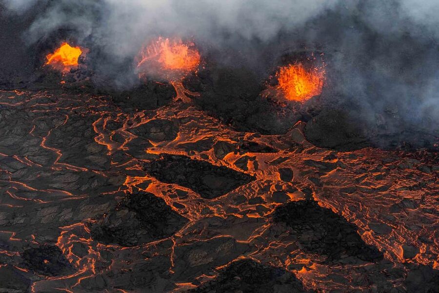 Reykjavik: 45-Minute Volcano Sightseeing Helicopter Tour - What the pilot adds to the flight