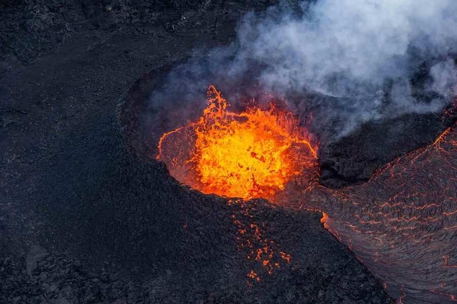 Reykjavik: 45-Minute Volcano Sightseeing Helicopter Tour - Why the small group matters