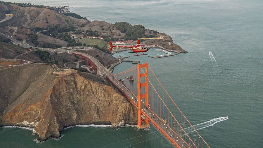 San Francisco: Golden Gate Helicopter Adventure - The first sweep along the Golden Gate coast