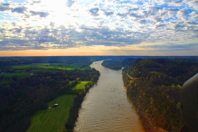 Scenic River & Nature Helicopter Tour from Nashville - Following the Cumberland River Above Middle Tennessee