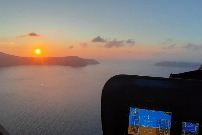 Shared Helicopter Tour Santorini 20 minutes - 2 passengers - Ancient Akrotiri and the story beneath the island