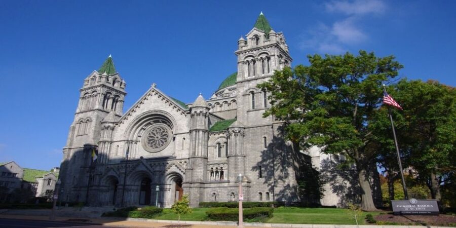 St. Louis Premium Driving Tour with Helicopter Ride & Cruise - Final call: book it for variety, not for extra time