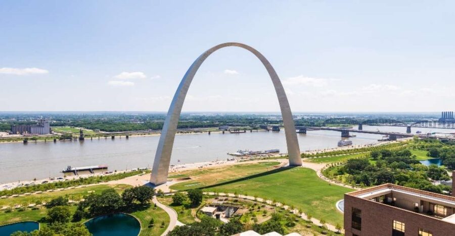 St. Louis Premium Driving Tour with Helicopter Ride & Cruise - One morning, three views of St. Louis