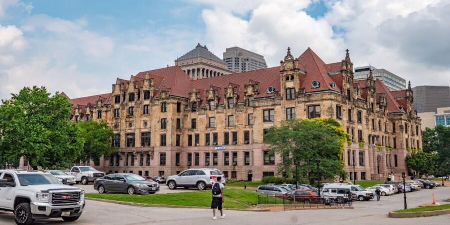 St. Louis Premium Driving Tour with Helicopter Ride & Cruise - What the small group adds