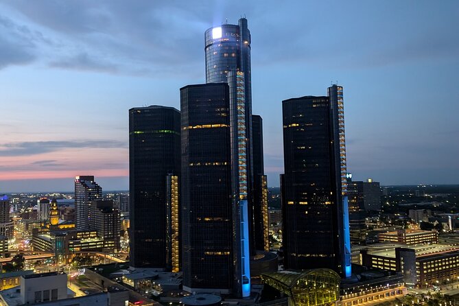 Sunset Helicopter Experience in Downtown Detroit - A sunset flight that starts on Grosse Ile