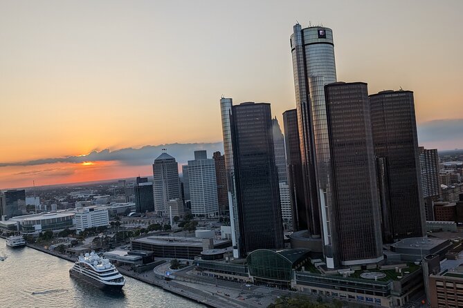 Sunset Helicopter Experience in Downtown Detroit - Why the private format matters in 30 minutes