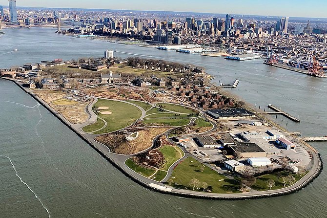 The Big Apple Helicopter Tour of New York City - Taking off from the East River Piers