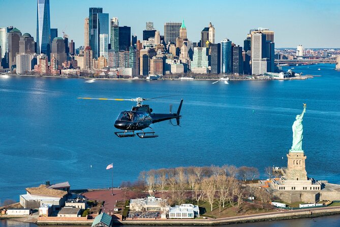 The Big Apple Helicopter Tour of New York City - Seeing uptown landmarks from the air