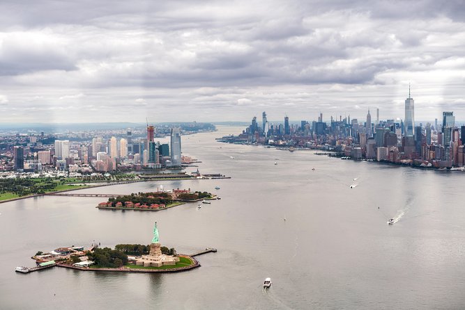 The Manhattan Helicopter Tour of New York - Taking off from Lower Manhattan