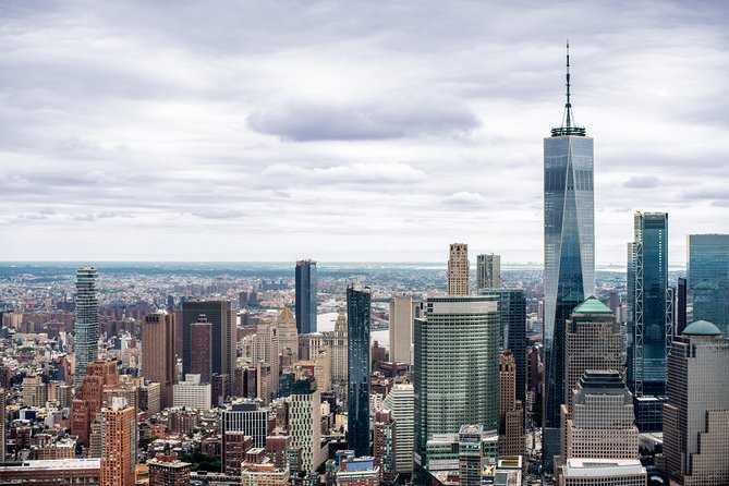 The Manhattan Helicopter Tour of New York - Flying north over Manhattan