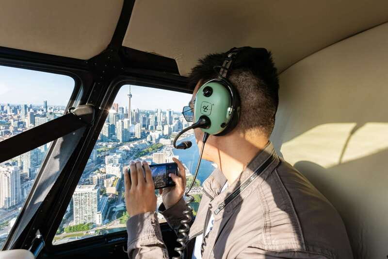 Toronto: City Sightseeing Helicopter Tour - A figure-eight route over the downtown core