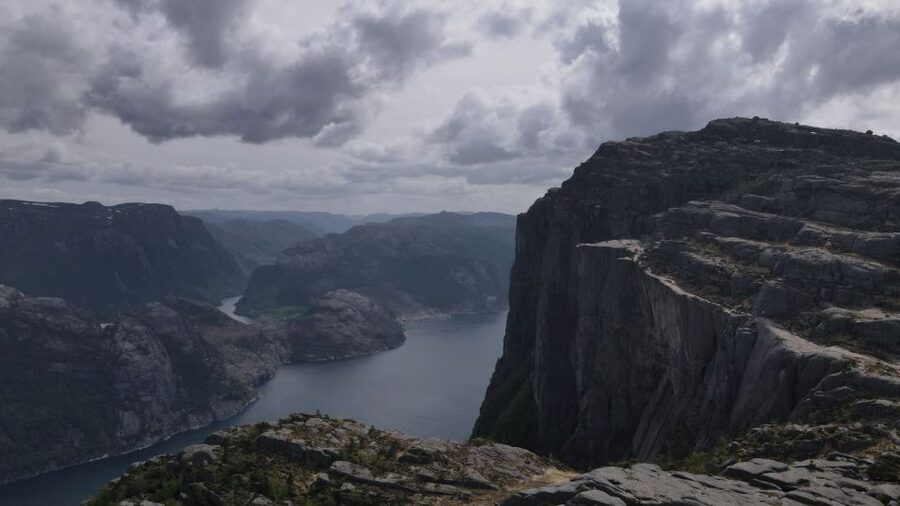 Trolltunga Helicopter & Waterfalss Sightseeing From Bergen - Why this tour is different from a normal Bergen day trip