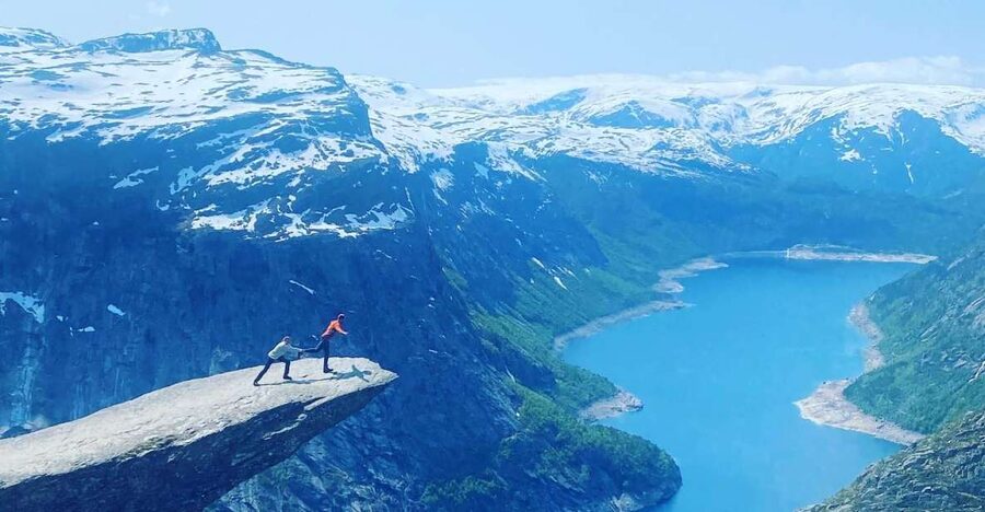 Trolltunga Helicopter & Waterfalss Sightseeing From Bergen - Languages, guides and what to bring