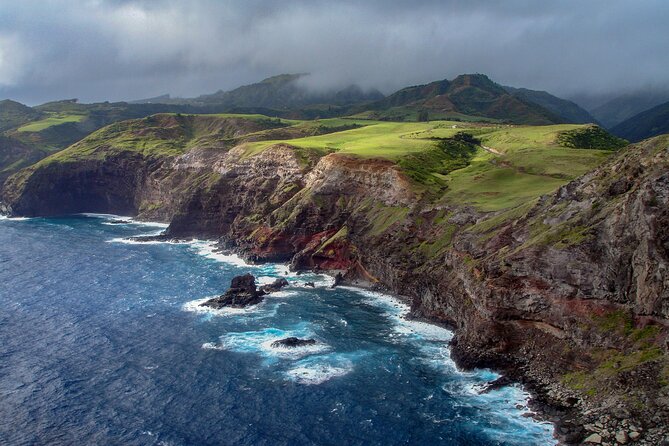 Waterfalls of West Maui and Molokai Helicopter Tour - Waihe’e’s ridges and the green folds of West Maui