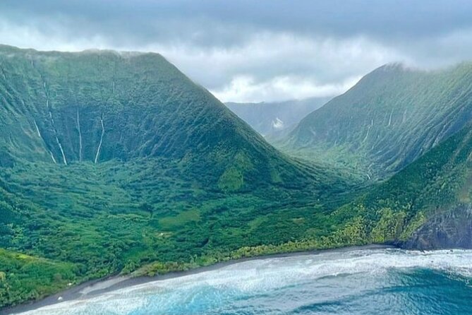 West Maui and Molokai 60-Minute Helicopter Tour - The sea cliffs that finish the flight