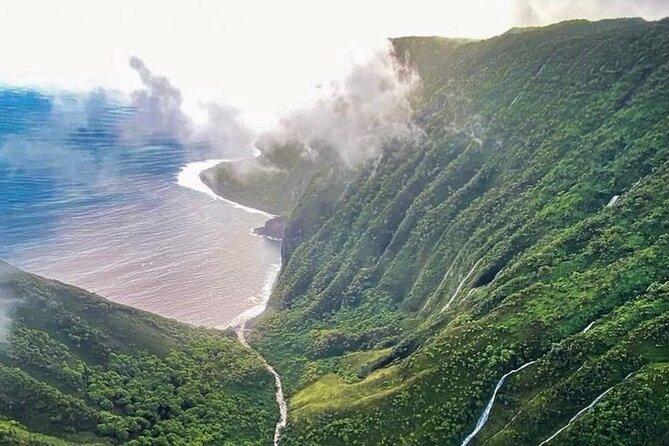 West Maui and Molokai 60-Minute Helicopter Tour - Practical details that affect your day