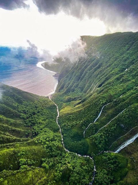 West Maui and Molokai Special 45-Minute Helicopter Tour - Two islands, one short flight