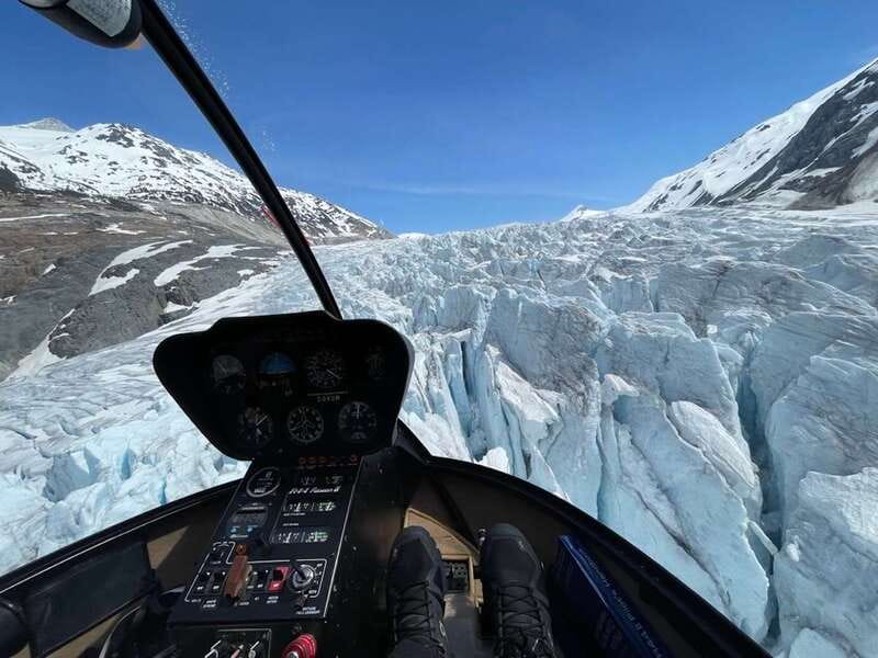 Whistler: The Sea to Sky Helicopter Tour and Glacier Landing - Cheakamus Lake and Garibaldi Lake from above