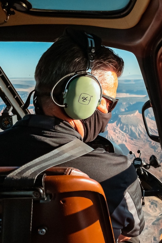 Zion National Park and Canaan Cliffs: Helicopter Tour - Flying north between Smith Mesa and Zion